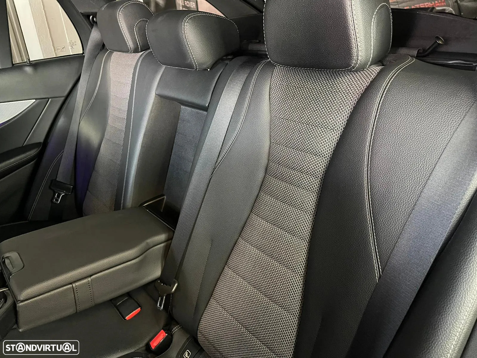 Mercedes-Benz E 220 d 4-Matic All Terrain Avantgarde - 33