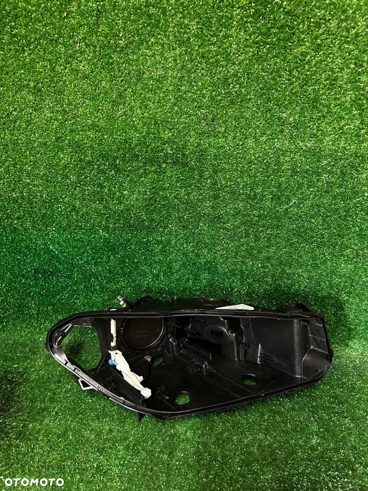 PUSZKA OBUDOWA REFLEKTORA PRAWA BMW 5 F10 XSENON przed lift - 1