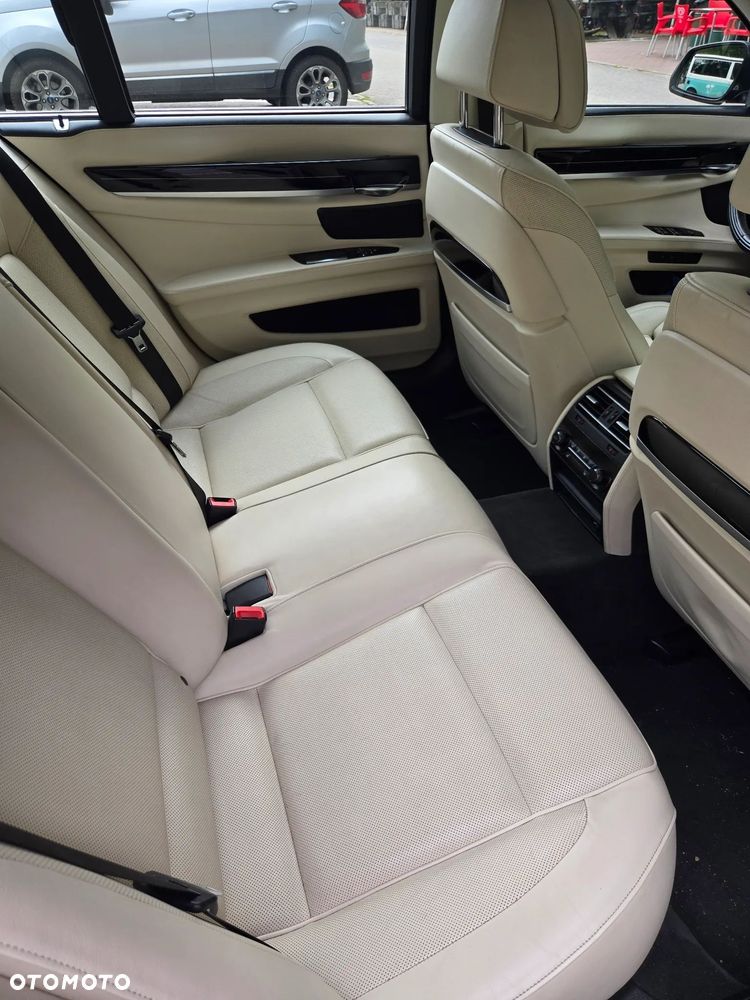 BMW Seria 7 740d xDrive - 13