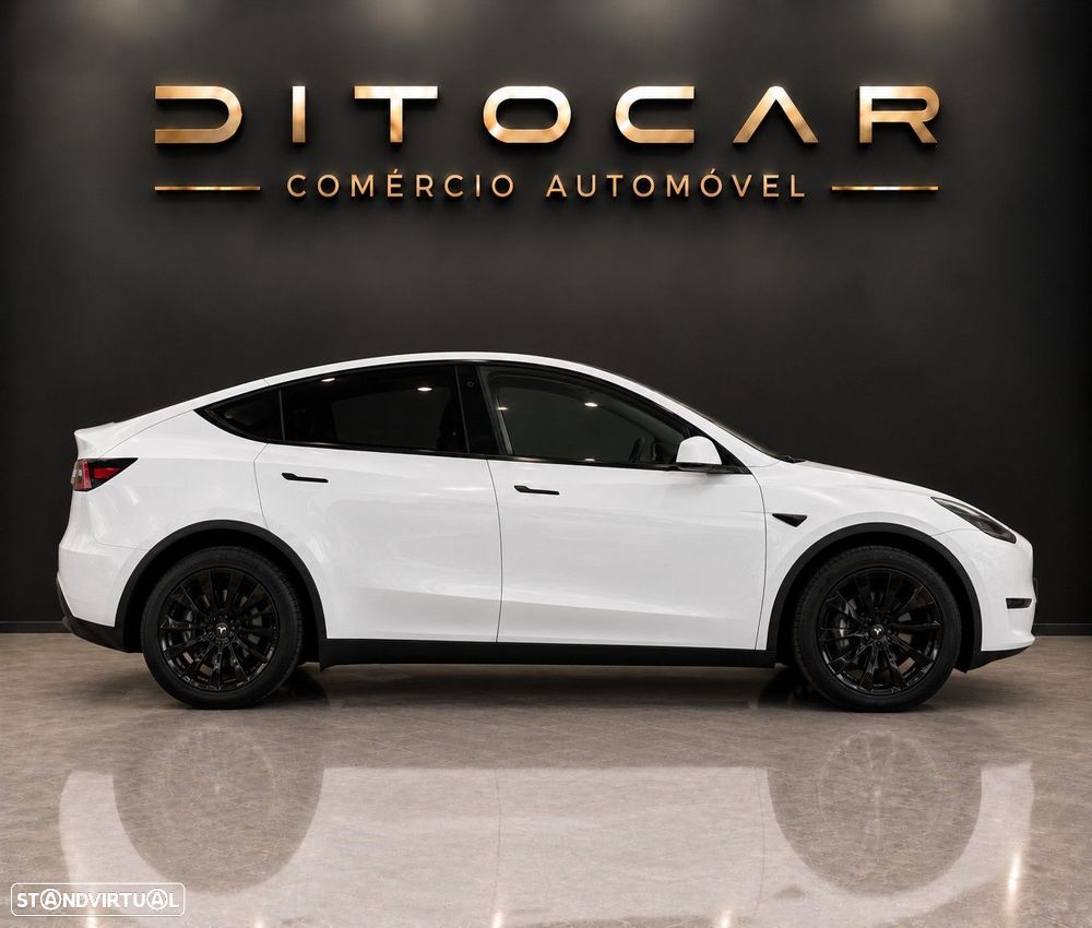 Tesla Model Y Long Range Dual Motor AWD - 8