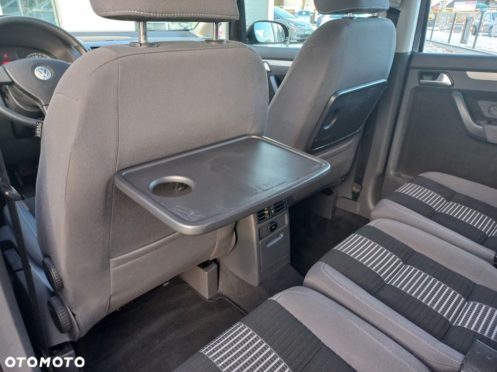 Volkswagen Touran - 22