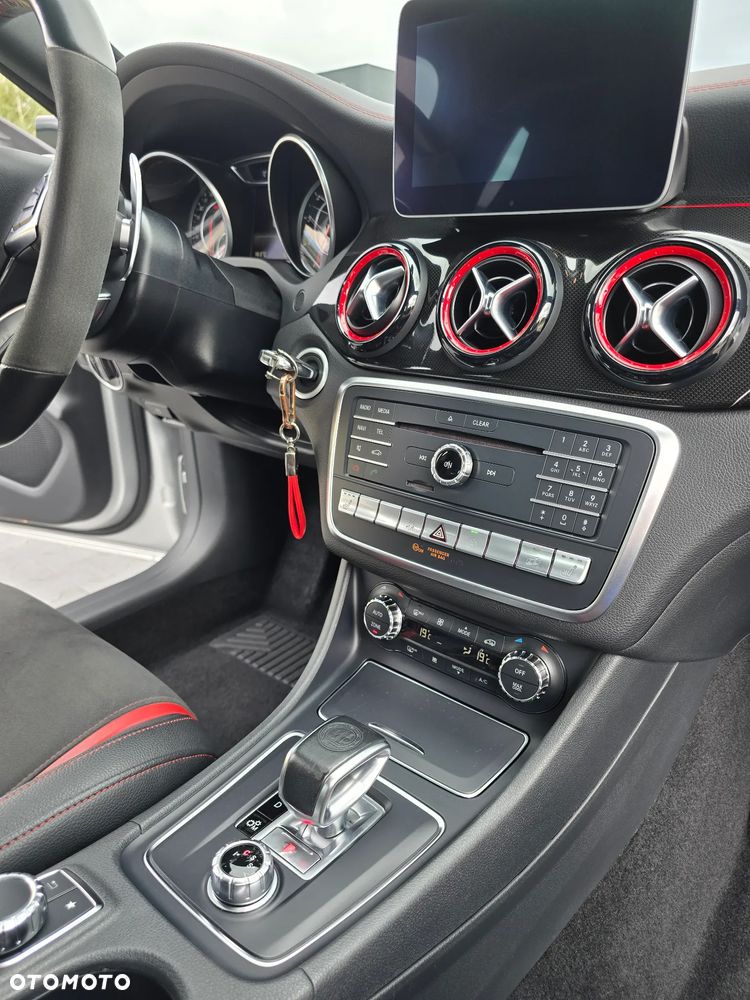 Mercedes-Benz CLA AMG 45 4-Matic - 14