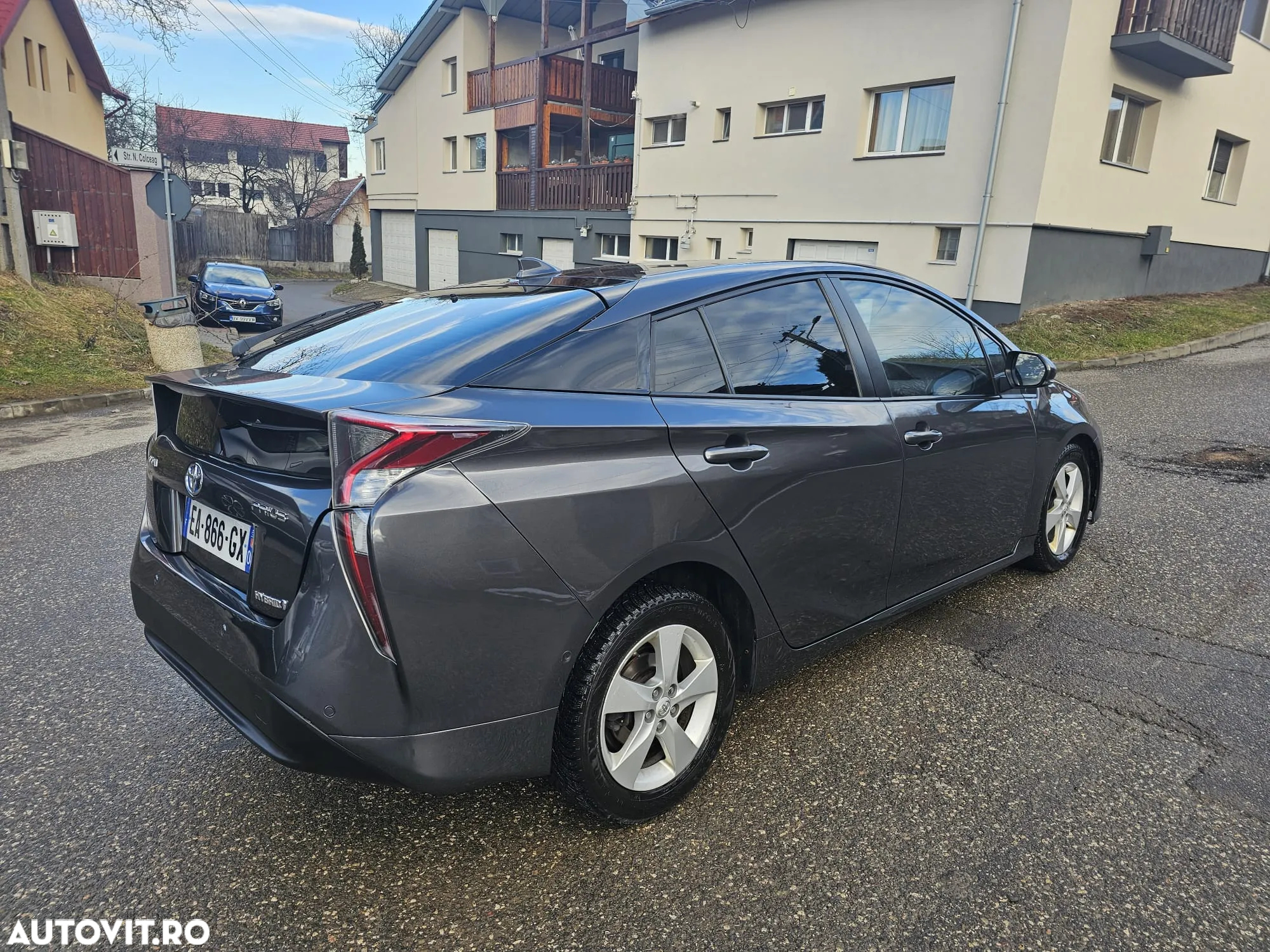 Toyota Prius 1.8 HSD Exclusive Plus - 5