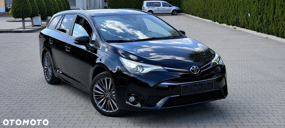 Toyota Avensis Touring Sports 1.8 Executive - 1