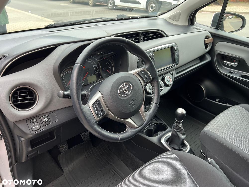 Toyota Yaris 1.33 Premium EU6 - 12