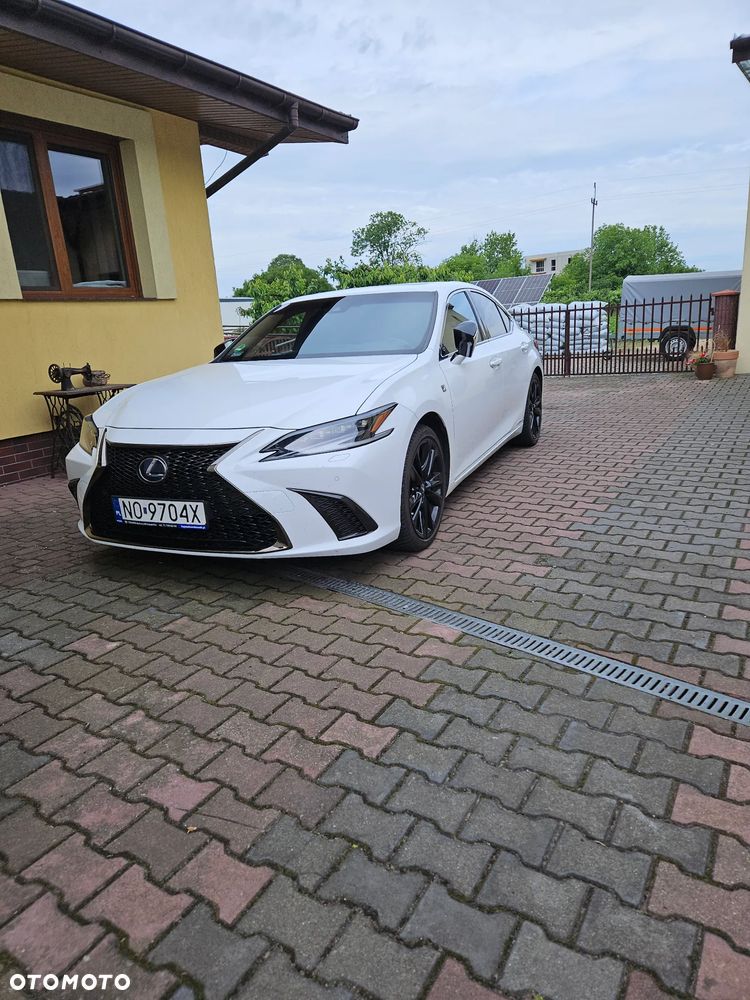 Lexus ES 300h F Sport Edition - 1