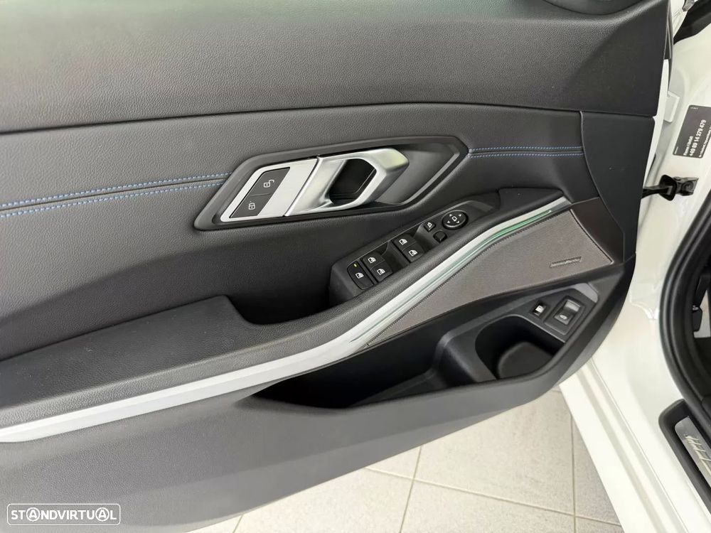 BMW 330 e Pack Desportivo M Auto - 21
