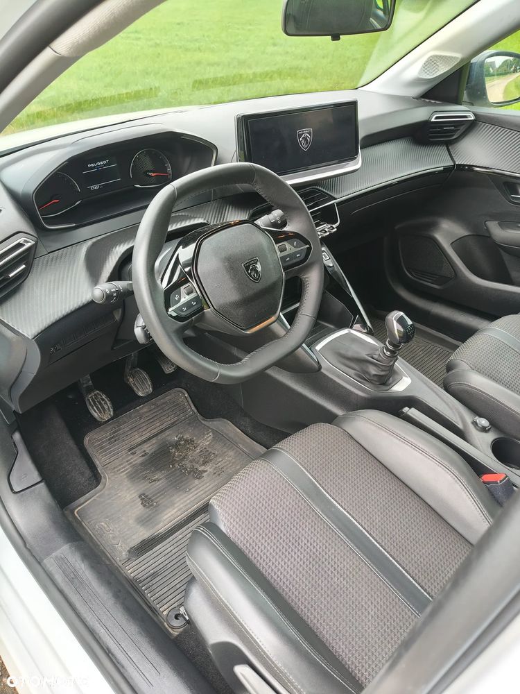 Peugeot 208 - 14