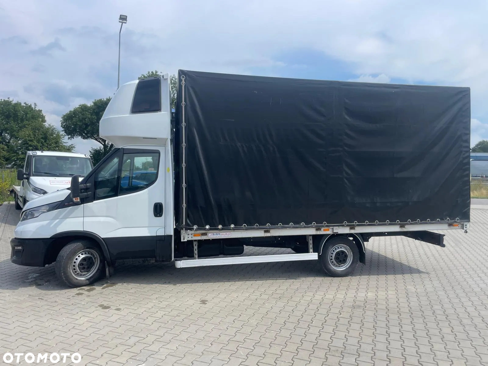 Iveco 35S18 10EP Międzynarodówka, podnoszony dach - 3