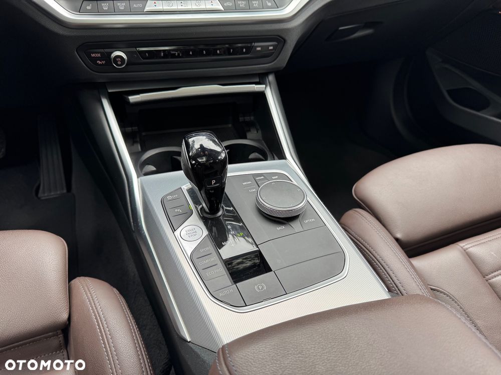 BMW Seria 3 320d xDrive Luxury Line sport - 34