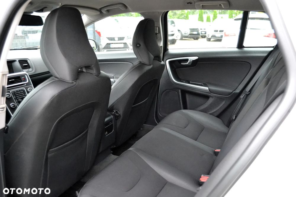 Volvo V60 DRIVe Momentum - 11