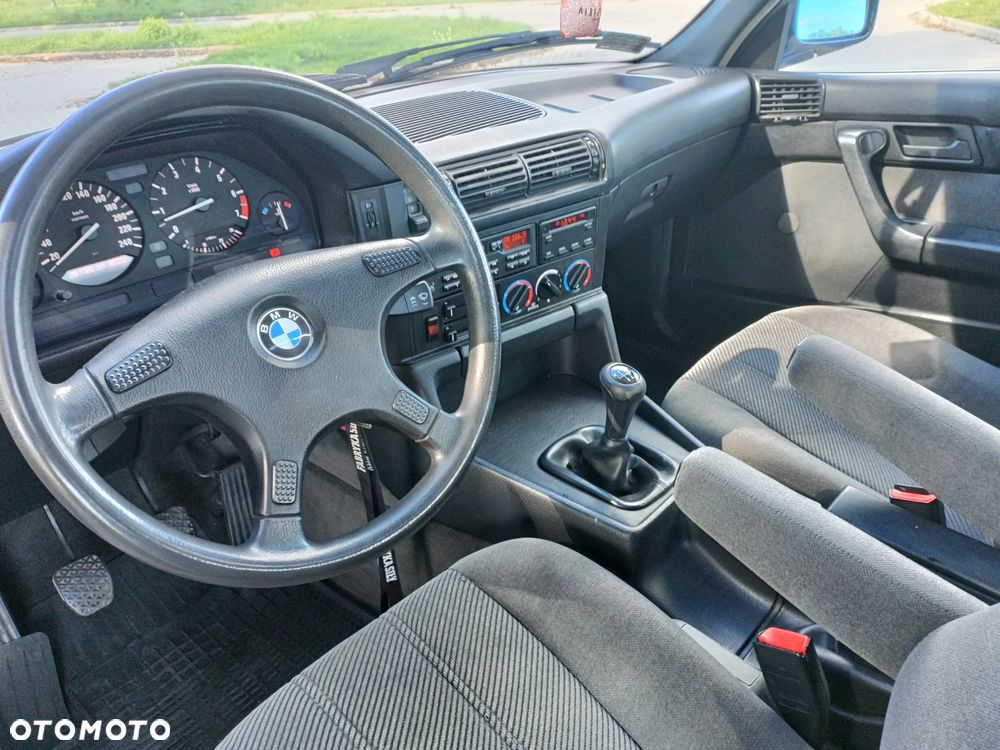 BMW Seria 5 520i - 11