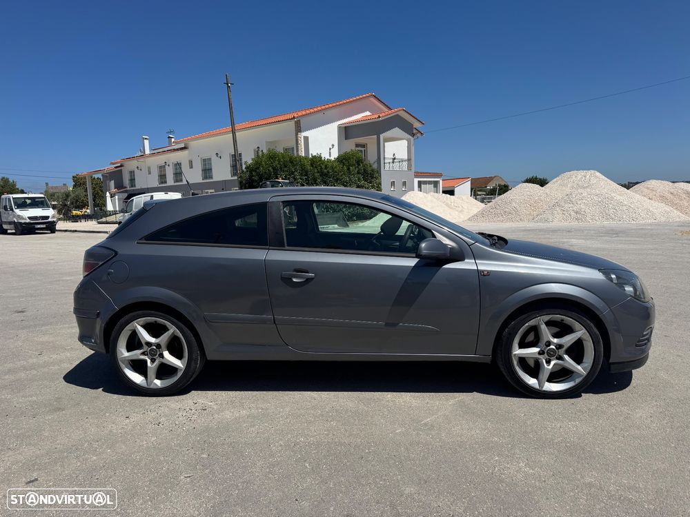 Opel Astra GTC 1.9 CDTI - 4