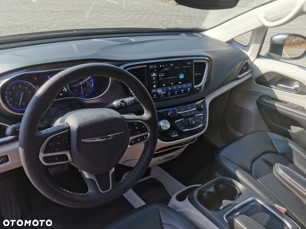 Chrysler Pacifica - 12