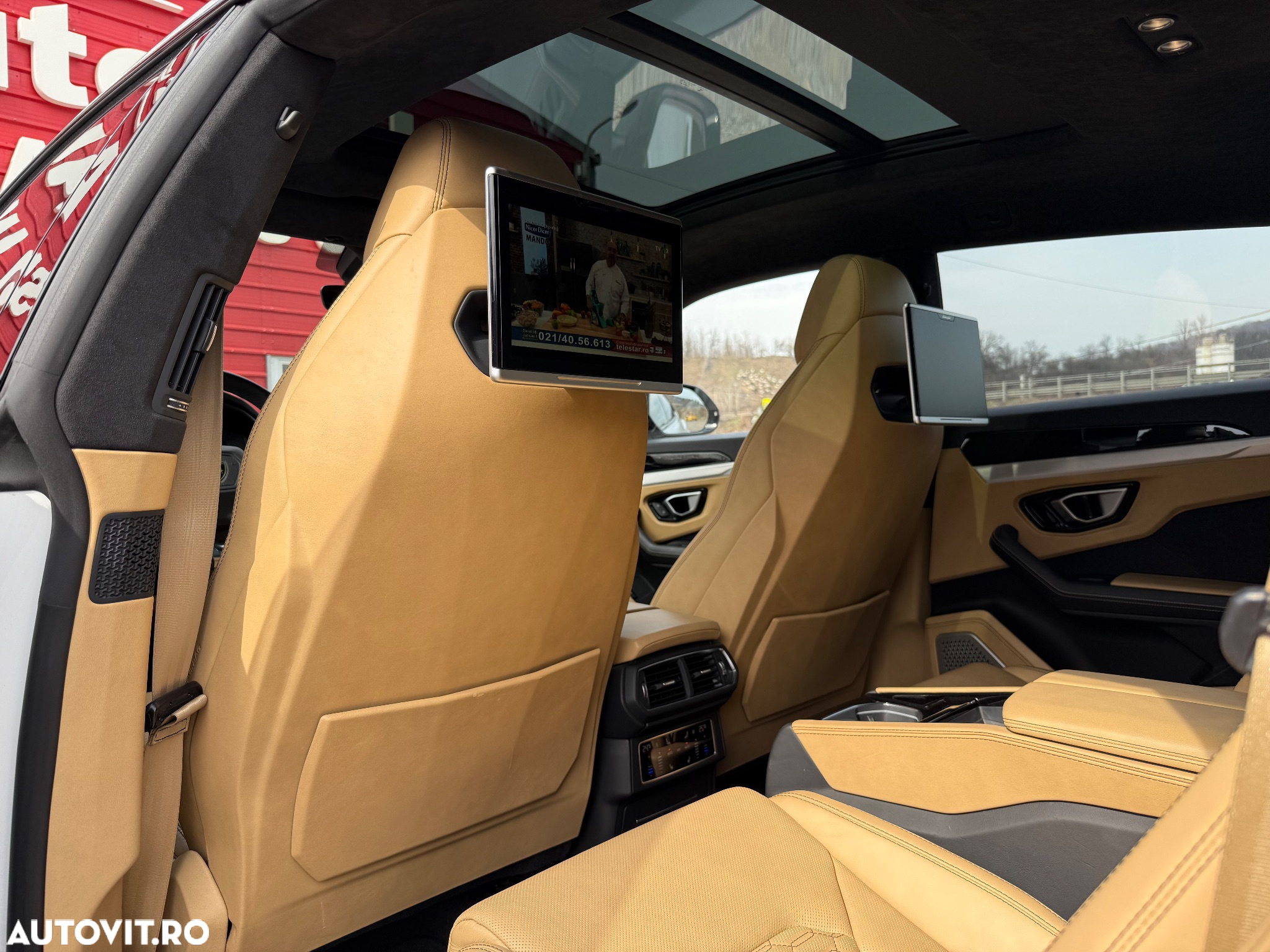 Lamborghini URUS Standard - 11