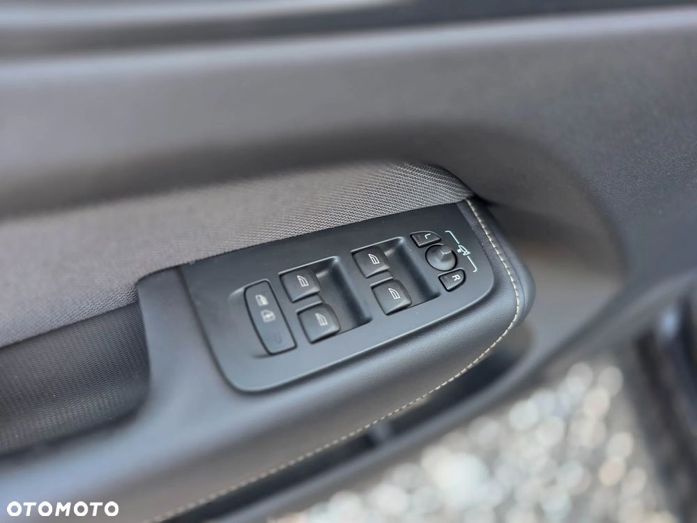 Volvo XC 60 B5 D AWD Geartronic RDesign - 21