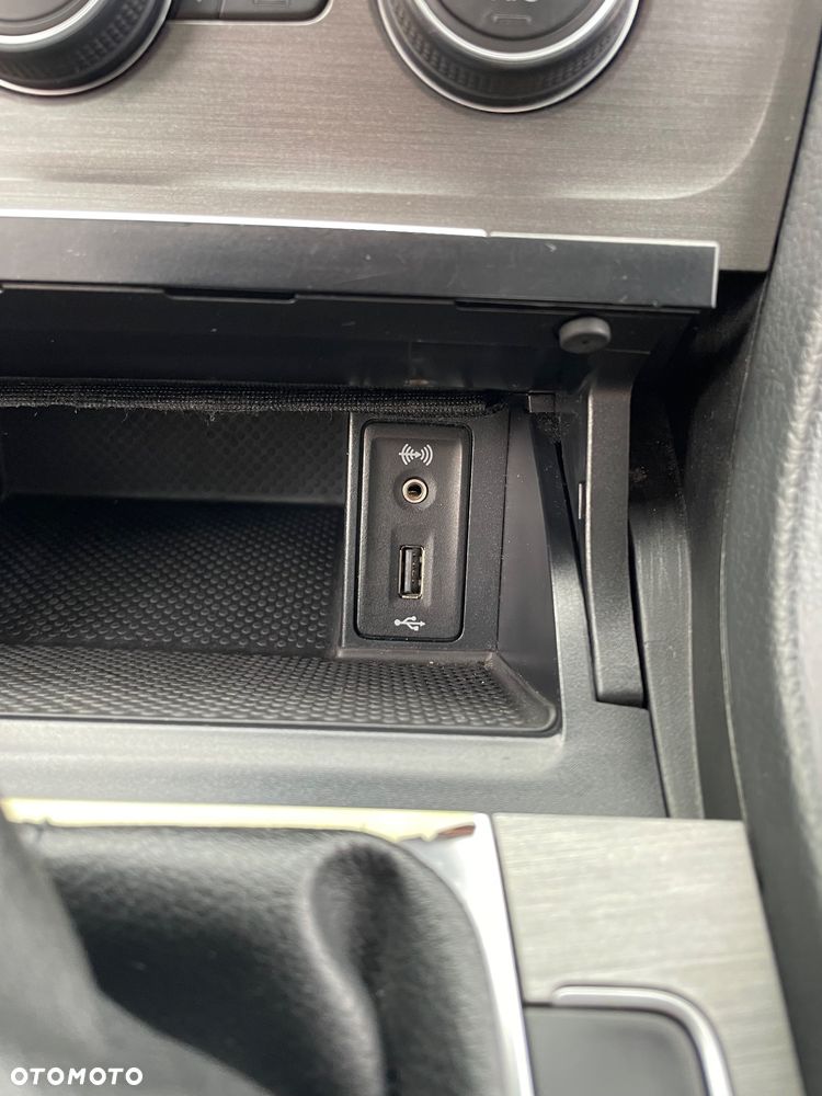 Volkswagen Golf 1.6 TDI DPF Highline - 16