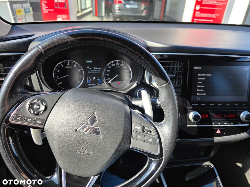 Mitsubishi Outlander - 2