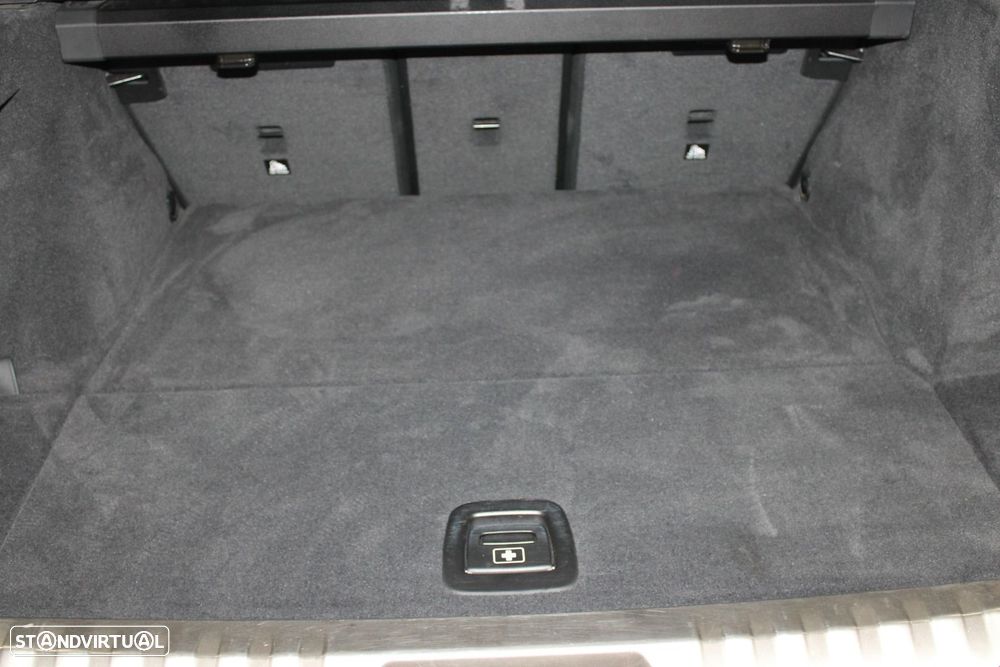 BMW 330 e Touring Auto - 26