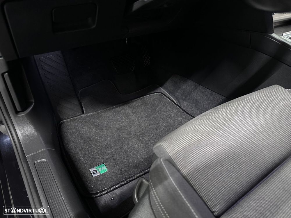 VW Passat Variant 2.0 TDi Confortline DSG - 24