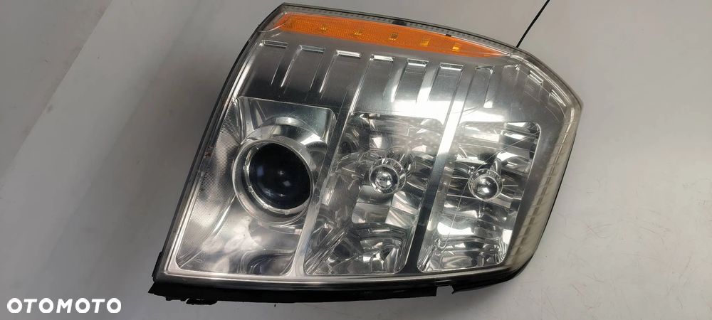 Lampa prawa przód Cadillac Escalade 6.2  2007r. - 1