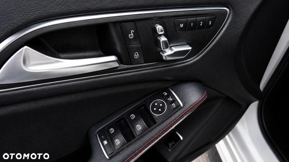 Mercedes-Benz CLA 250 4-Matic AMG Line - 12