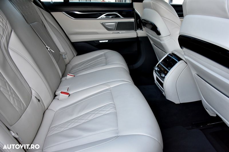 BMW Seria 7 740i - 25