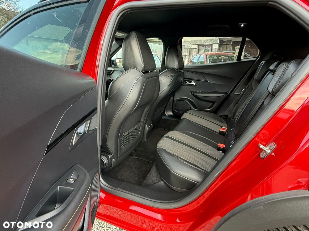 Peugeot 2008 PureTech 130 EAT8 GT Pack - 28
