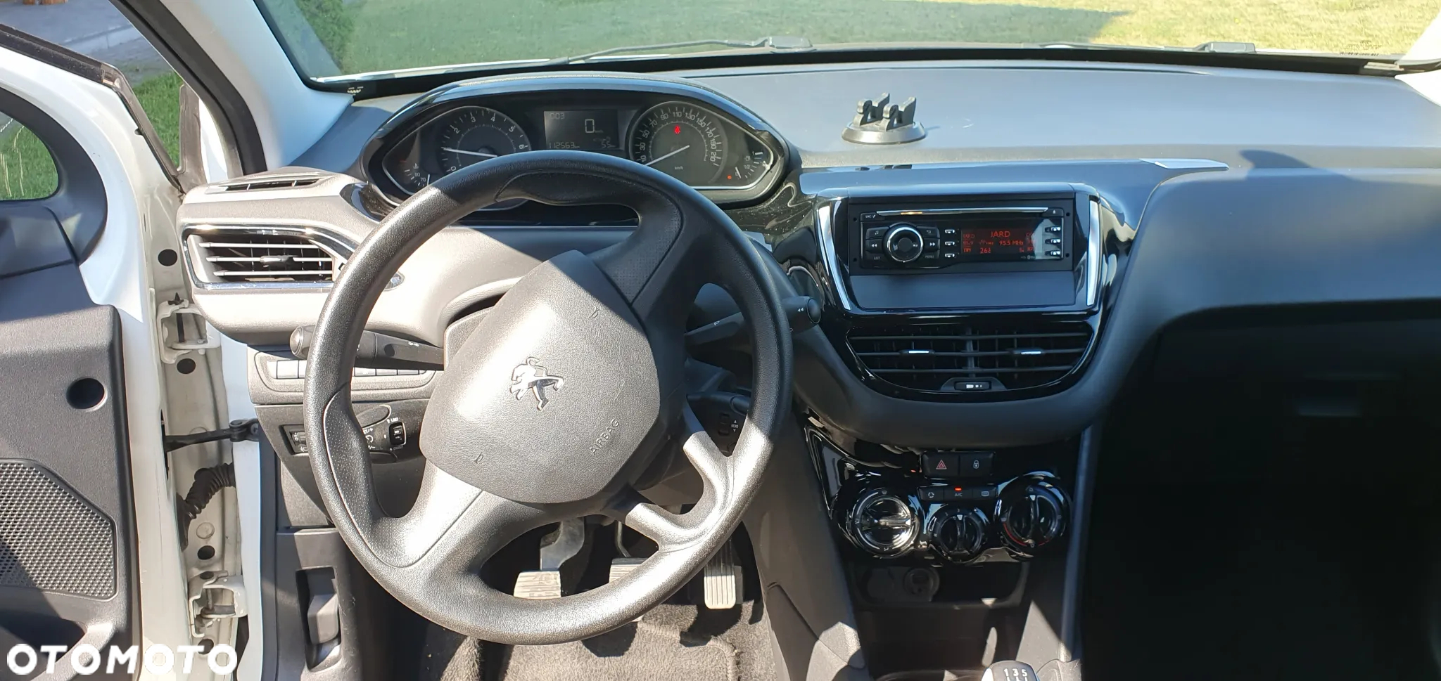 Peugeot 208 - 6