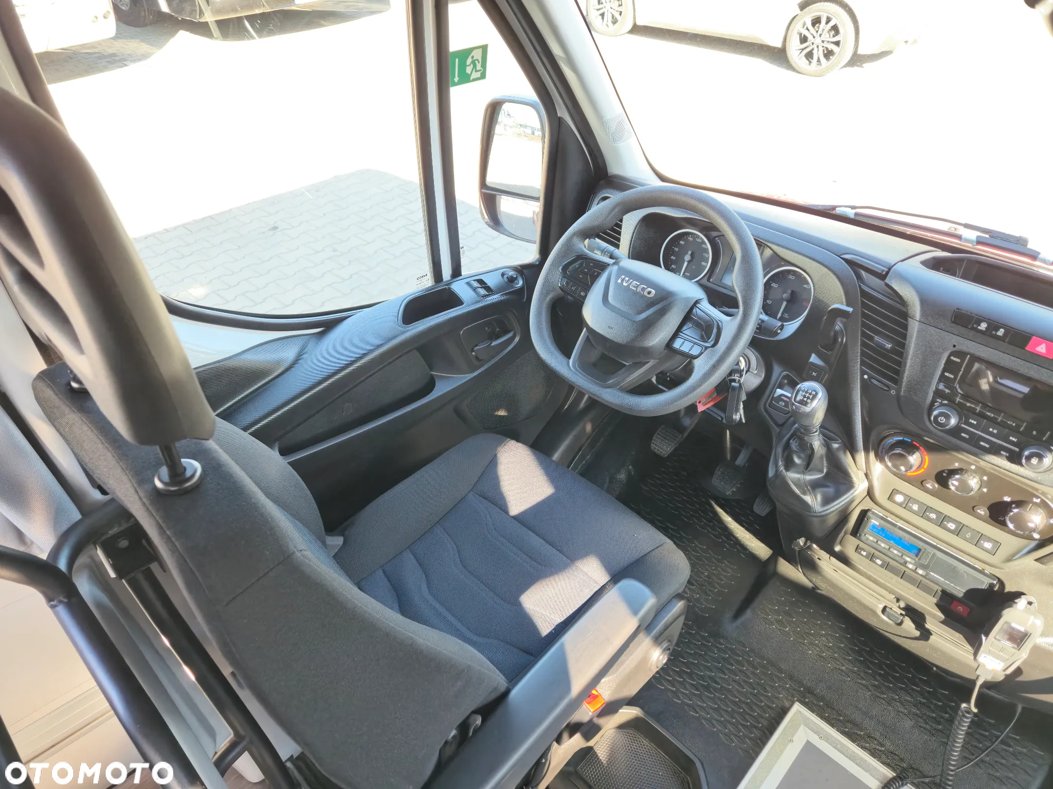 Iveco DAILY 65C18 / SPROWADZONE / 23 MIEJSCA/ KLIMATYZACJA/ WINDA DLA OSÓB NIEPEŁNOSPRAWNYCH - 30