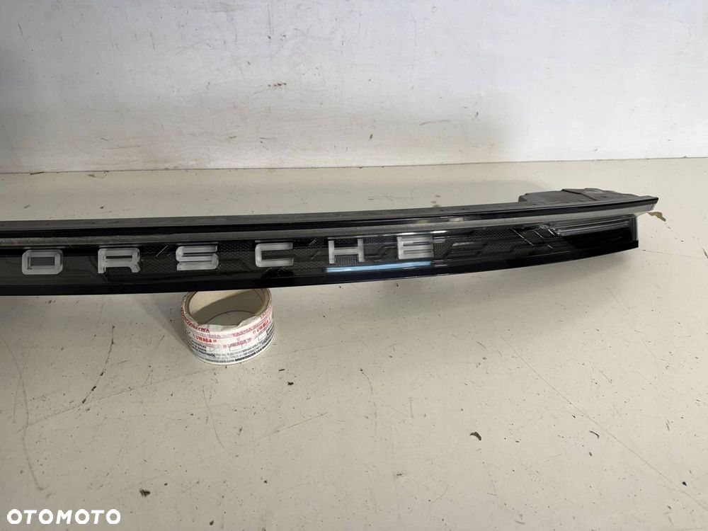 blenda klapy bagażnika taycan 9j1 eu - 4