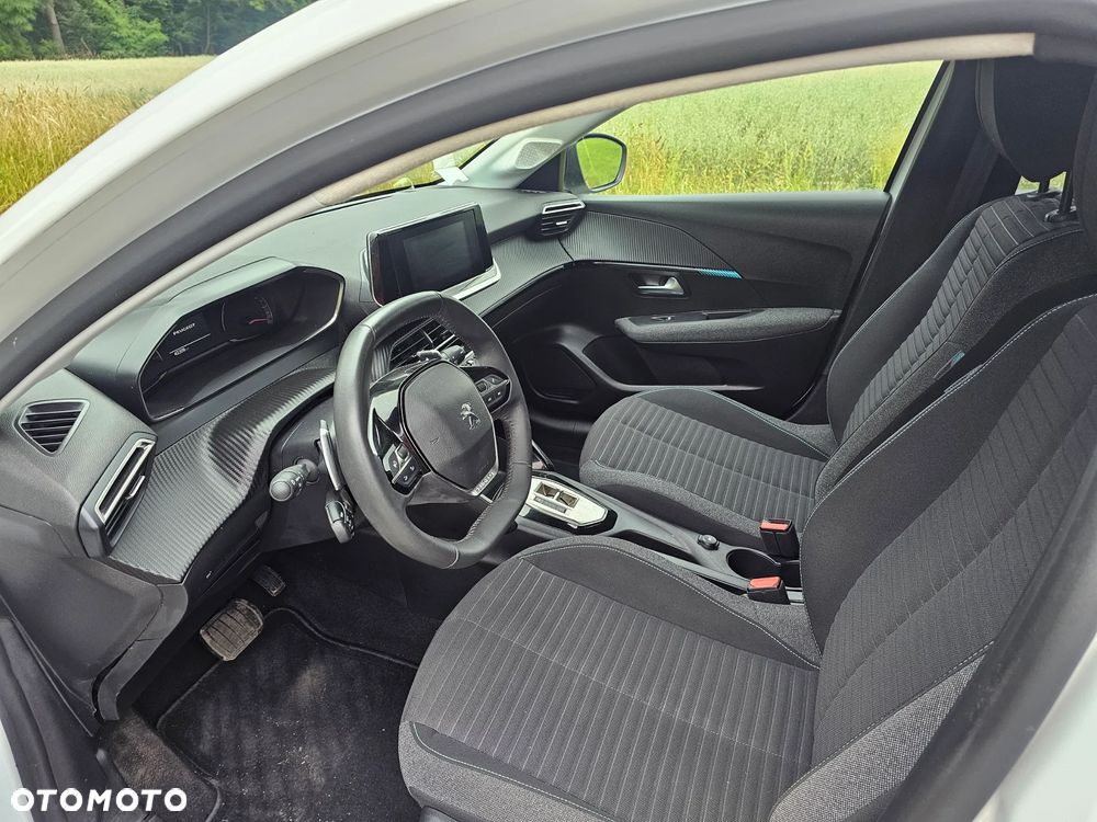 Peugeot 208 - 12