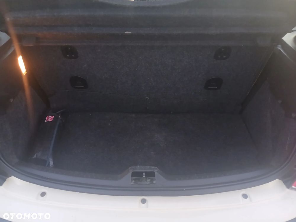 Lancia Ypsilon 1.2 8V Argento (5 os.) - 23