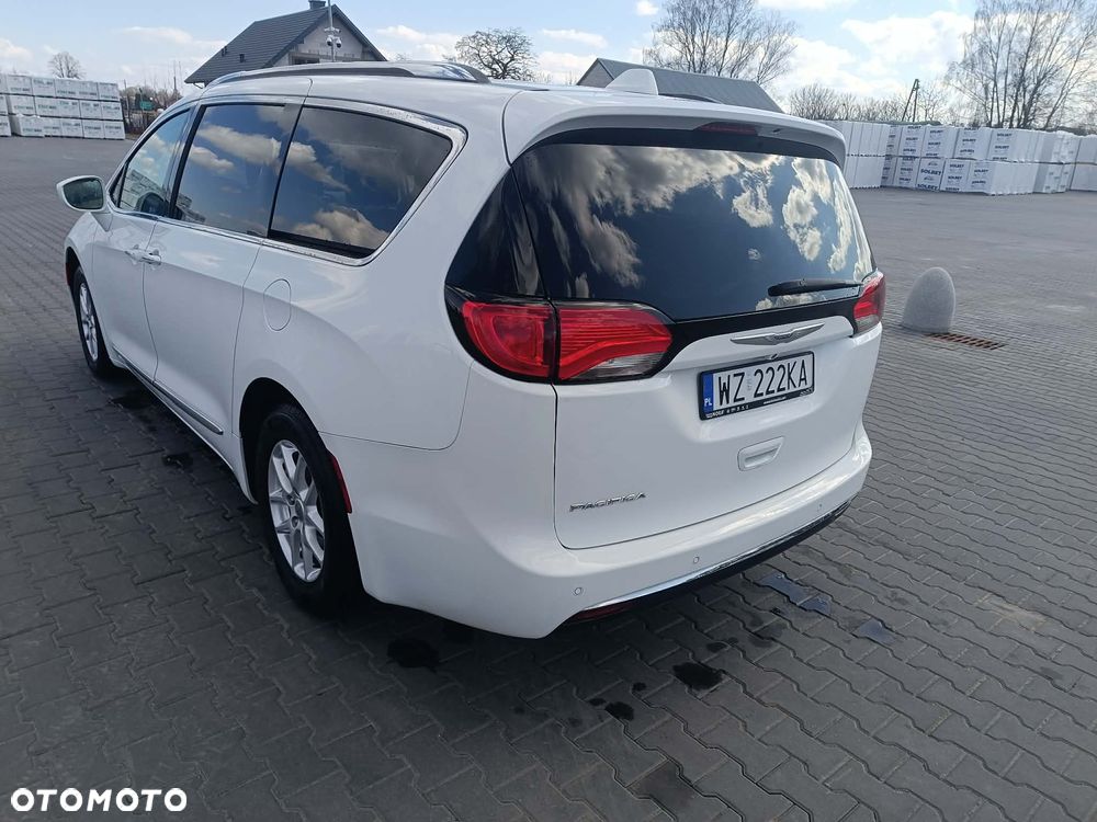 Chrysler Pacifica - 7