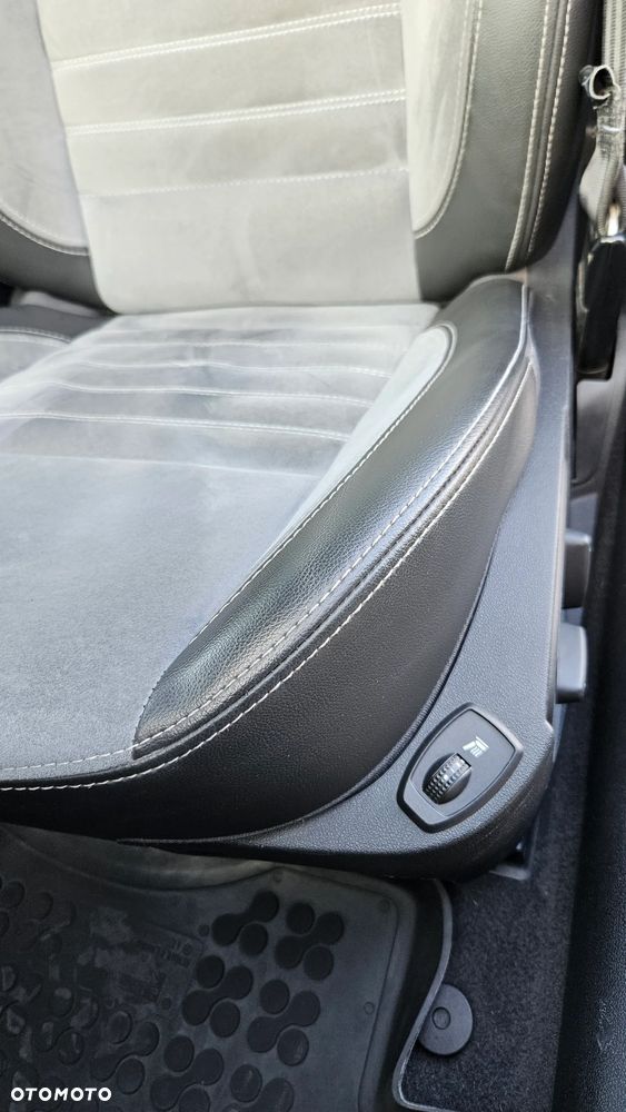 Renault Laguna 2.0 DCi GT 4WS - 26