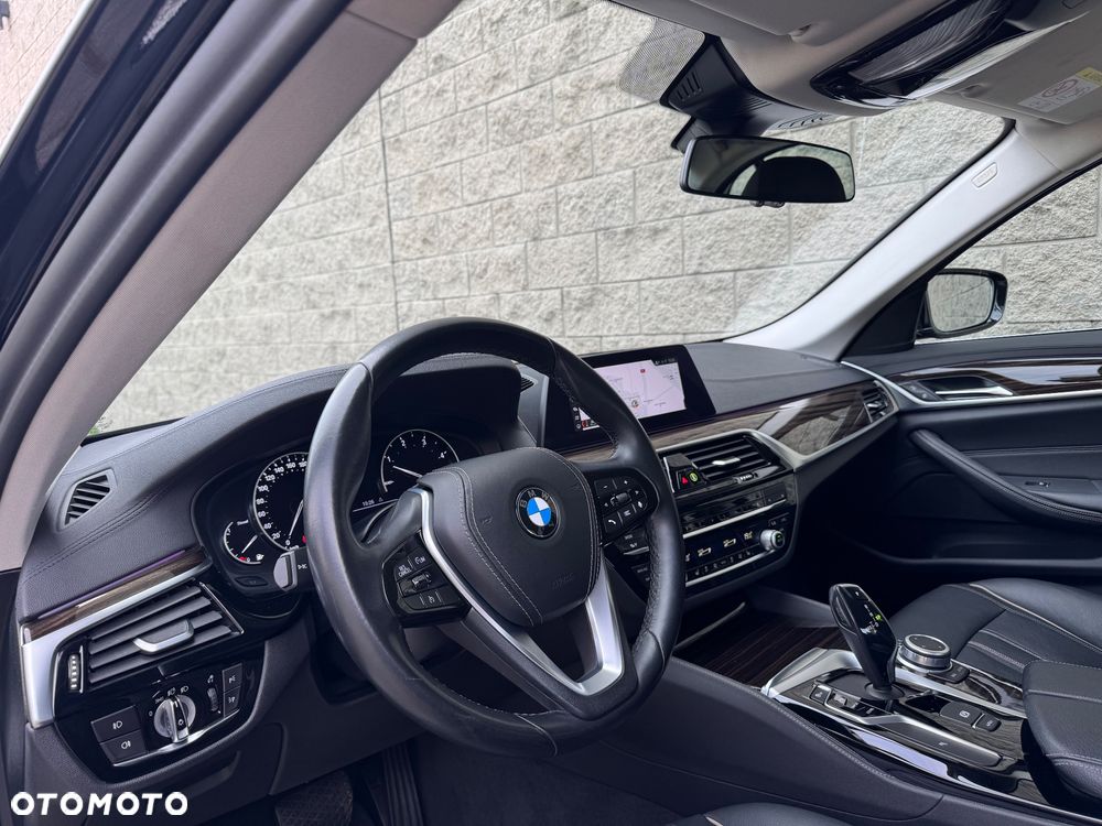 BMW Seria 5 518d Luxury Line - 28