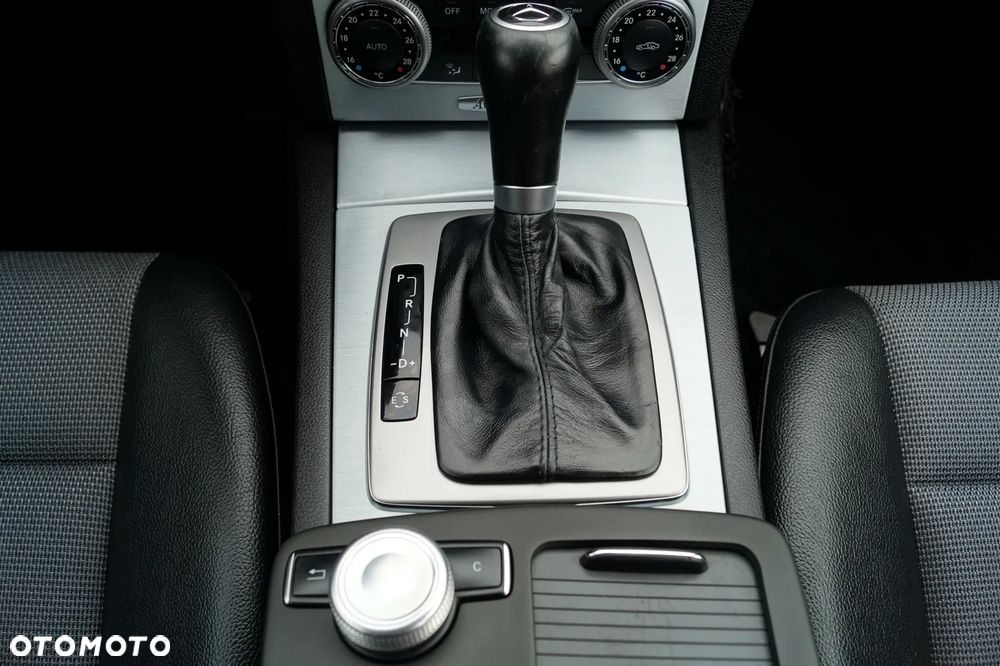 Mercedes-Benz Klasa C 180 CGI Automatik BlueEFFICIENCY Avantgarde - 28