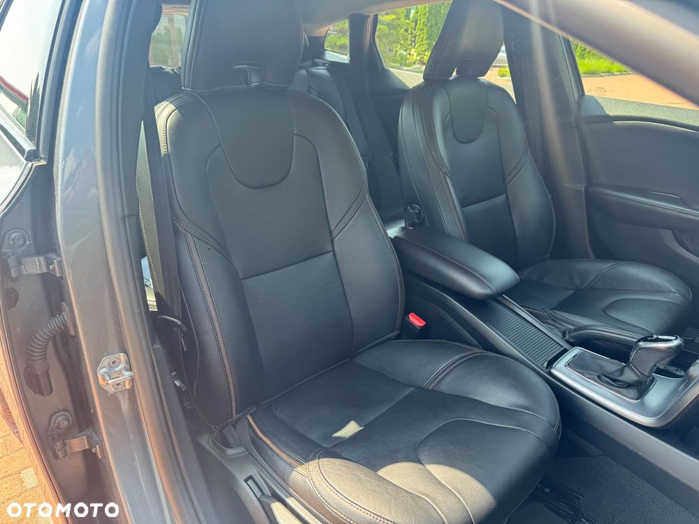 Volvo V40 T3 Geartronic Summum - 13