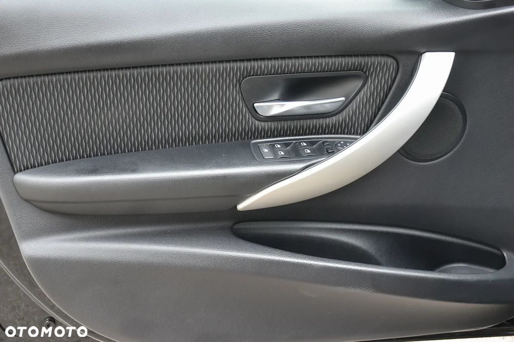 BMW Seria 3 318d Blue Performance Sport Line - 19