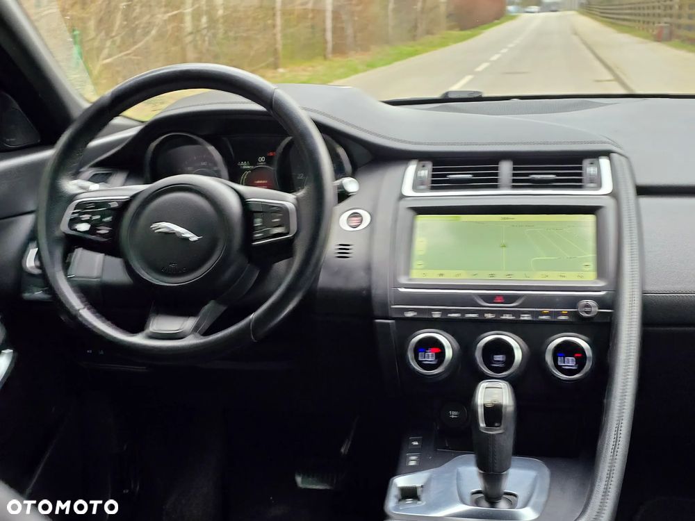 Jaguar E-Pace P250 AWD R-Dynamic - 34