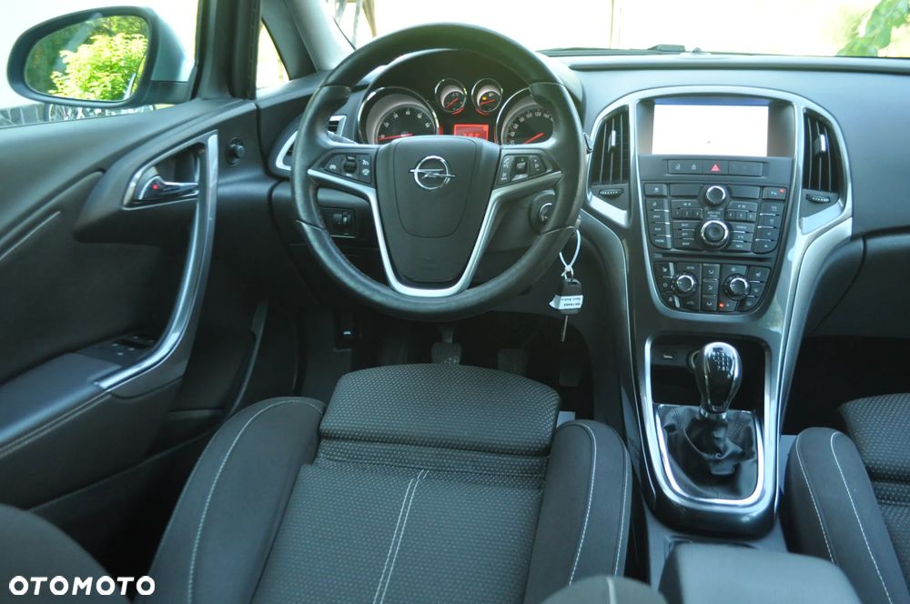 Opel Astra 1.4 Turbo Exklusiv - 24