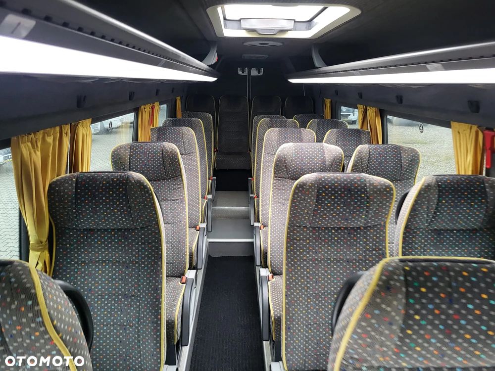 Volkswagen Crafter 24 - miejsca + 3 stojące - 11