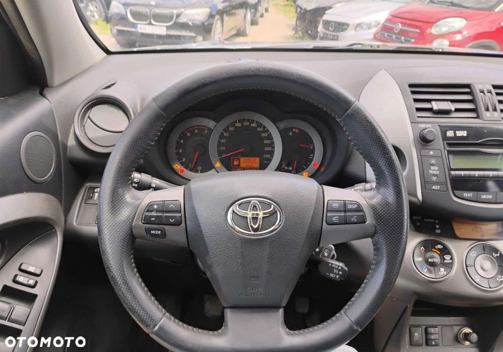 Toyota RAV4 - 13