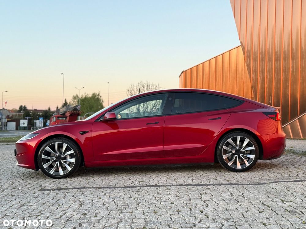 Tesla Model 3 - 4