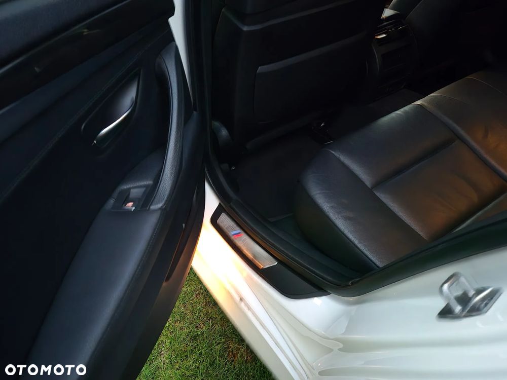 BMW Seria 5 525d xDrive - 18
