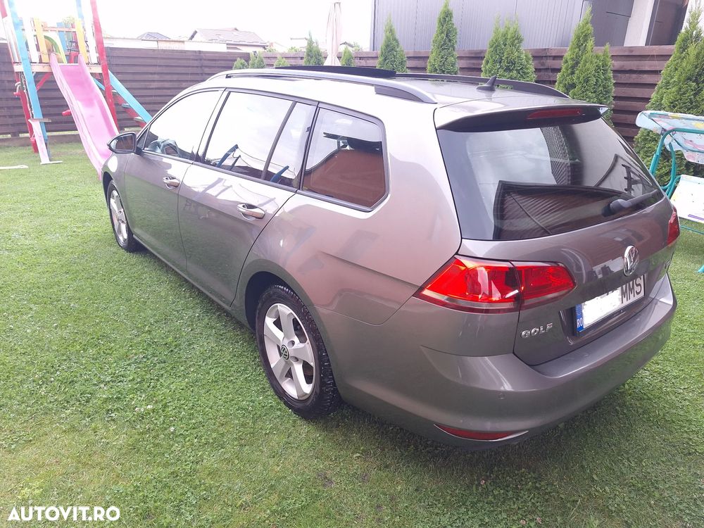 Volkswagen Golf 1.6 TDI DPF Highline - 9