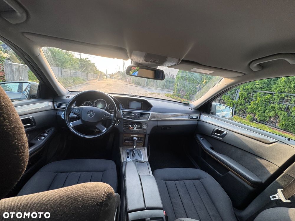 Mercedes-Benz Klasa E 250 CGI BlueEFFICIENCY Automatik Elegance - 12