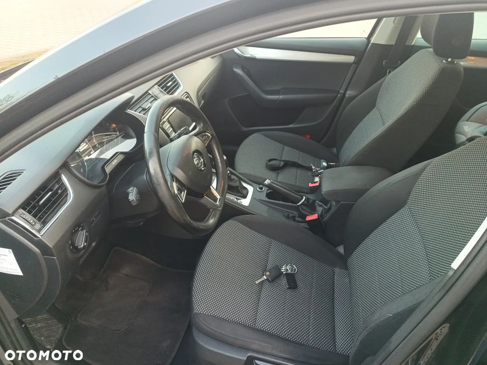 Skoda Octavia 2.0 TDI Ambition DSG - 6
