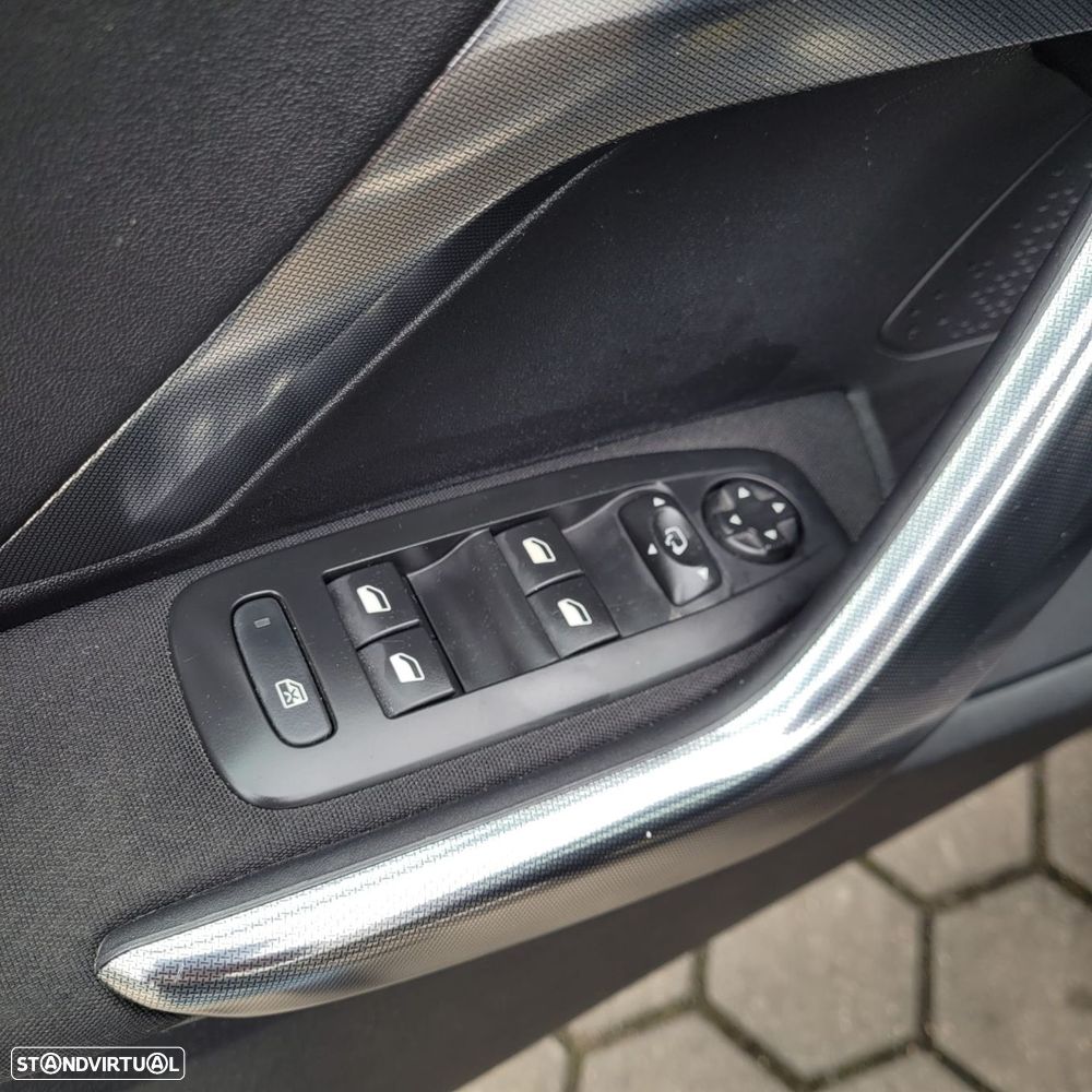 Peugeot 2008 1.2 PureTech Allure - 21