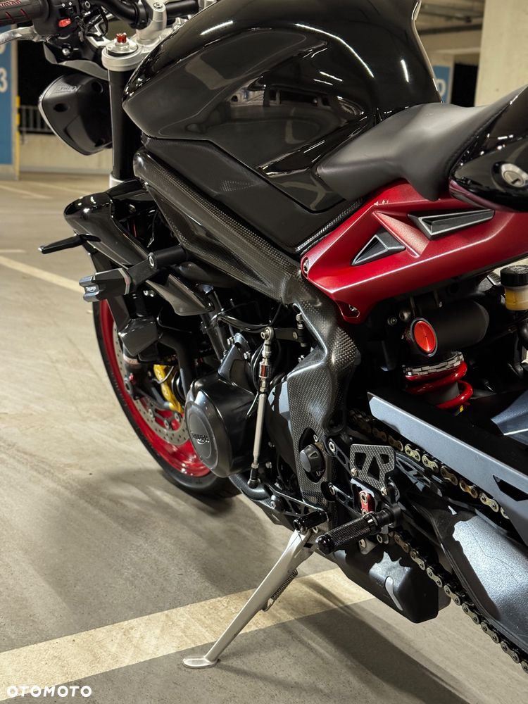 Triumph Street Triple - 8
